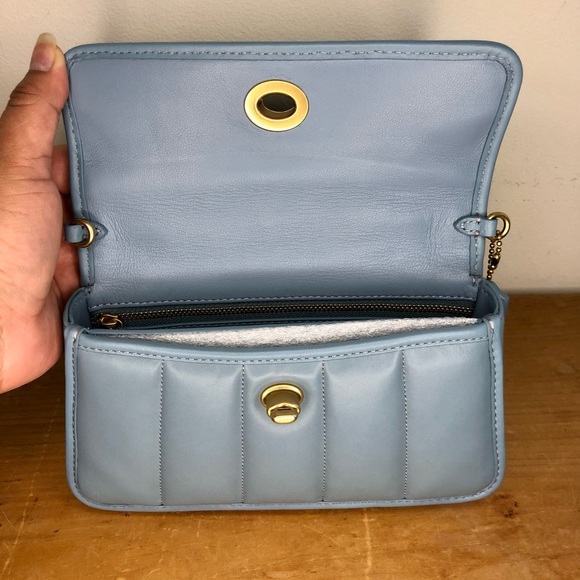 New Coach Turnlock Clutch 20 With Quilting Azure - Picture 6 of 9